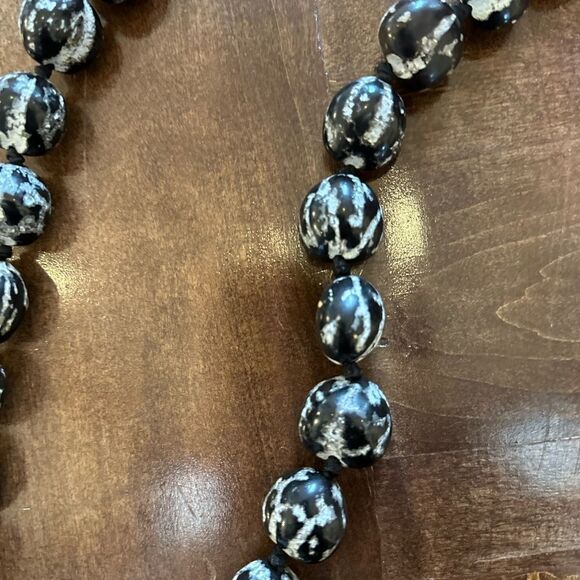 Authentic kukui nuts - set of 2 - Picture 2 of 5